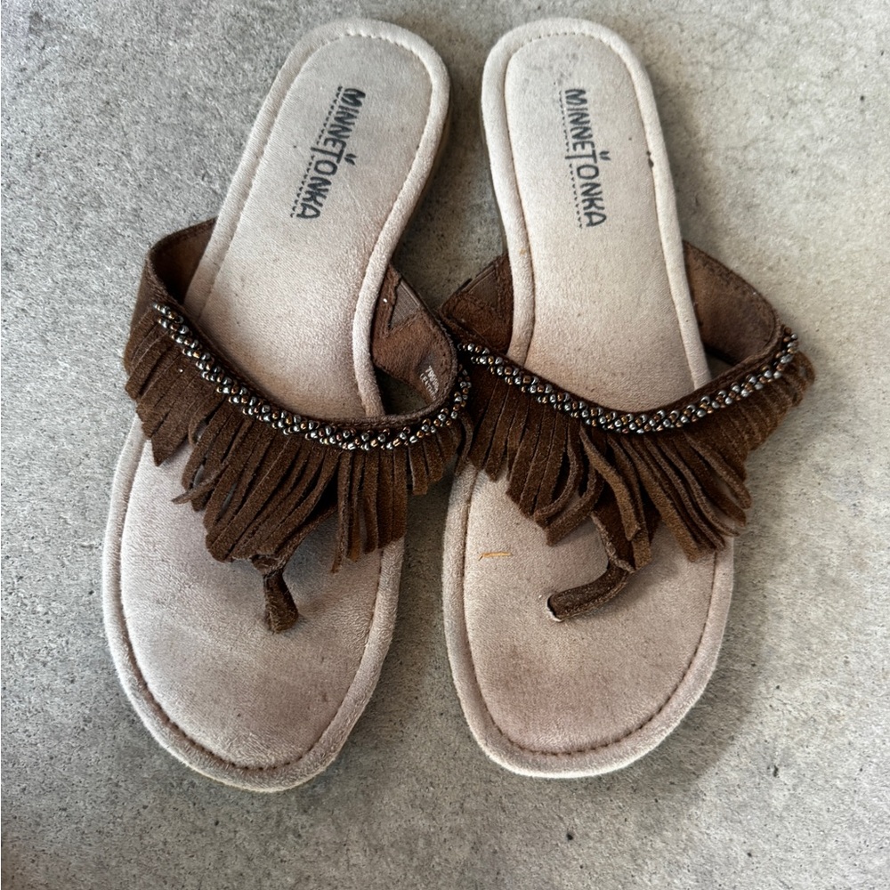 Minnetonka Brown Suede Fringe Flip flop thong Sandals